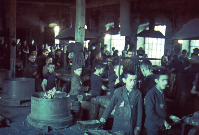 Иллюстрация к книге — Освенцим. Нацисты и &quot;окончательное решение еврейского вопроса&quot; [i_011.jpg]