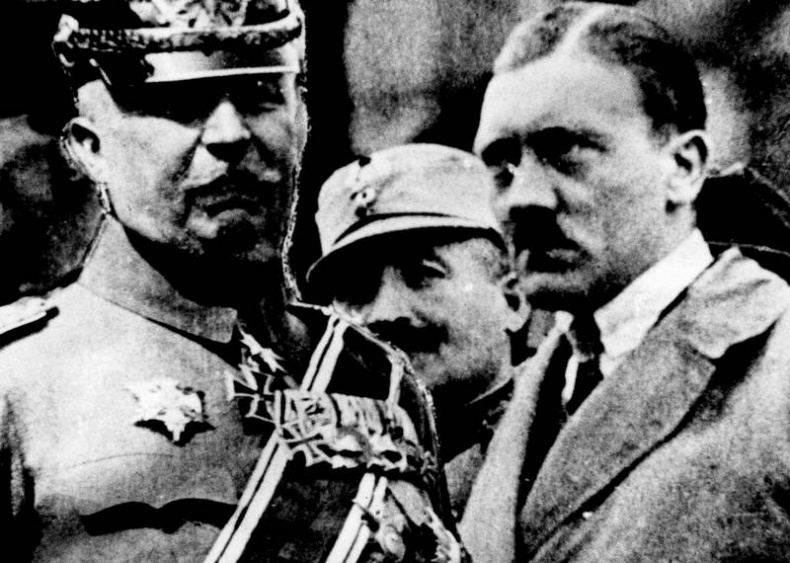 Иллюстрация к книге — Темная харизма Адольфа Гитлера. Ведущий миллионы в пропасть [i_007.jpg]