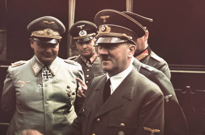 Иллюстрация к книге — Темная харизма Адольфа Гитлера. Ведущий миллионы в пропасть [i_022.jpg]