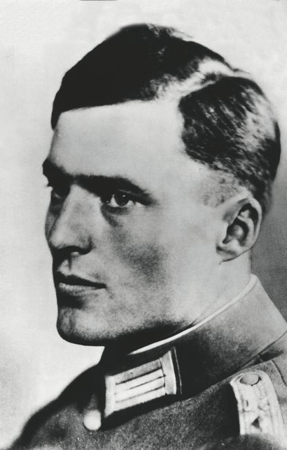 Иллюстрация к книге — Темная харизма Адольфа Гитлера. Ведущий миллионы в пропасть [i_033.jpg]