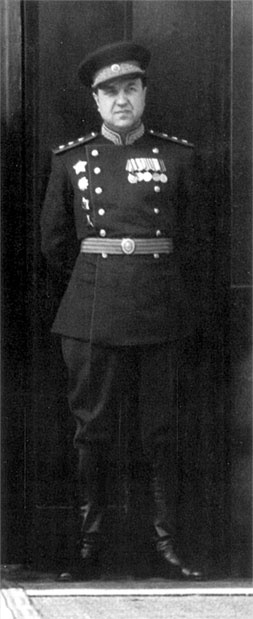 Иллюстрация к книге — "Смерть шпионам!" Военная контрразведка СМЕРШ в годы Великой Отечественной войны [i_006.jpg]