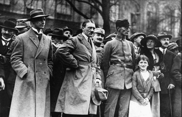 Иллюстрация к книге — Как Черчилль развязал Вторую Мировую. Главный виновник войны [i_004.jpg]