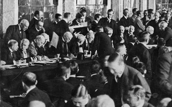 Иллюстрация к книге — Как Черчилль развязал Вторую Мировую. Главный виновник войны [i_009.jpg]