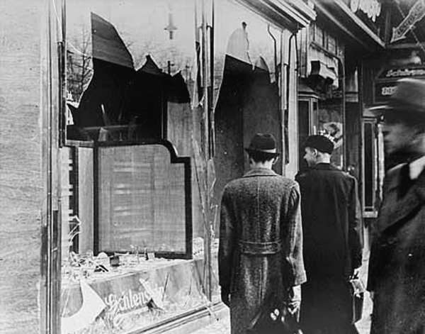 Иллюстрация к книге — Как Черчилль развязал Вторую Мировую. Главный виновник войны [i_017.jpg]