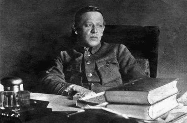 Иллюстрация к книге — Как Черчилль развязал Вторую Мировую. Главный виновник войны [i_018.jpg]