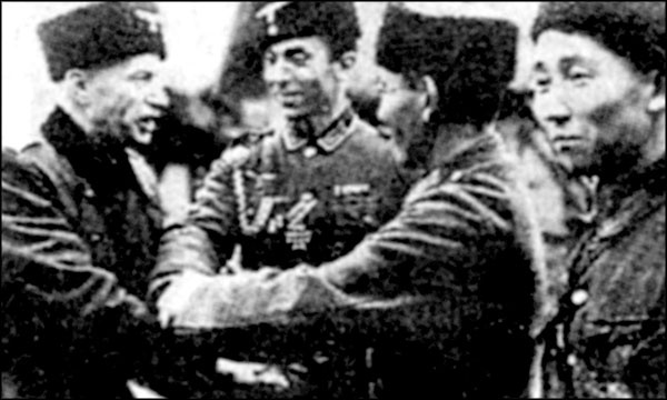 Иллюстрация к книге — &quot;Крестовый поход на Восток&quot;. Гитлеровская Европа против России [_018.jpg]