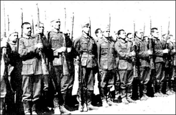 Иллюстрация к книге — &quot;Крестовый поход на Восток&quot;. Гитлеровская Европа против России [_022.jpg]