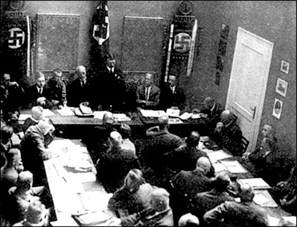 Иллюстрация к книге — "Крестовый поход на Восток". Гитлеровская Европа против России [_219.jpg]