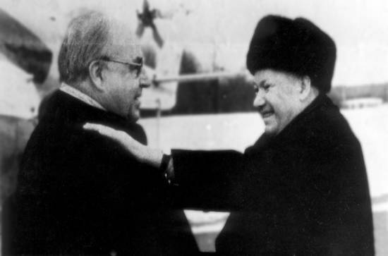 Иллюстрация к книге — Госбесы. Кровавая гэбня и &quot;живой труп&quot; [i_014.jpg]