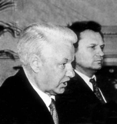 Иллюстрация к книге — Госбесы. Кровавая гэбня и &quot;живой труп&quot; [i_016.jpg]