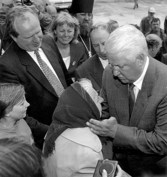 Иллюстрация к книге — Госбесы. Кровавая гэбня и &quot;живой труп&quot; [i_027.jpg]