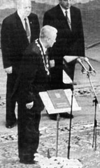 Иллюстрация к книге — Госбесы. Кровавая гэбня и &quot;живой труп&quot; [i_039.jpg]