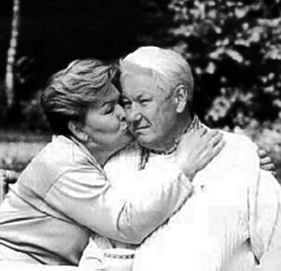 Иллюстрация к книге — Госбесы. Кровавая гэбня и &quot;живой труп&quot; [i_043.jpg]