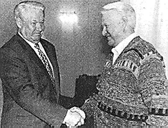 Иллюстрация к книге — Госбесы. Кровавая гэбня и &quot;живой труп&quot; [i_045.jpg]