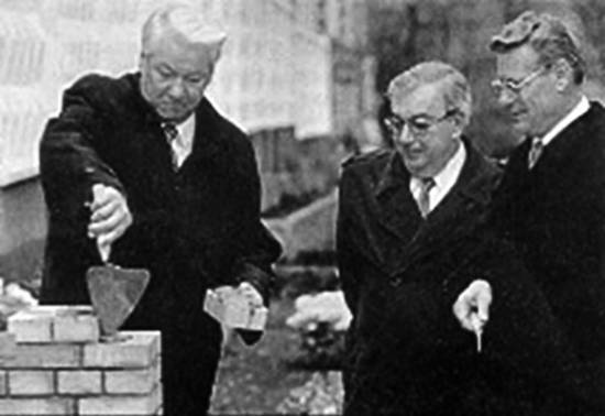 Иллюстрация к книге — Госбесы. Кровавая гэбня и &quot;живой труп&quot; [i_046.jpg]