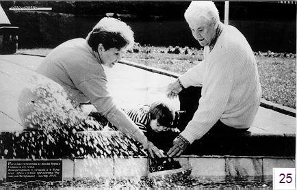 Иллюстрация к книге — Клон Ельцина, или Как разводят народы [i_020.jpg]