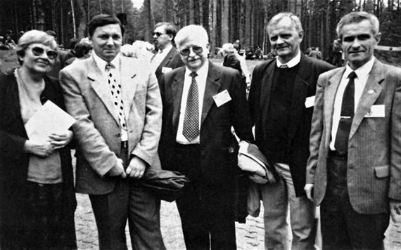 Иллюстрация к книге — Подонки истории. Самая зловещая тайна XX века [i_020.jpg]