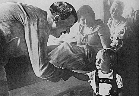 Иллюстрация к книге — Кто заставил Гитлера напасть на Сталина. Роковая ошибка Гитлера [i_022.jpg]