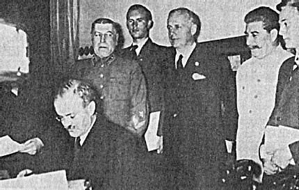 Иллюстрация к книге — Кто заставил Гитлера напасть на Сталина. Роковая ошибка Гитлера [i_025.jpg]