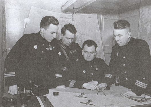 Иллюстрация к книге — Асы над тундрой. Воздушная война в Заполярье. 1941-1944 годы [i_006.jpg]