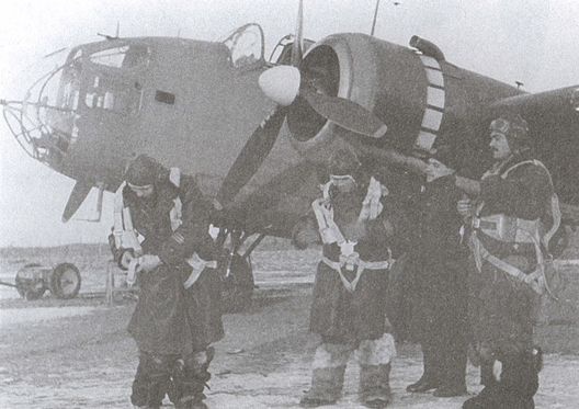 Иллюстрация к книге — Асы над тундрой. Воздушная война в Заполярье. 1941-1944 годы [i_016.jpg]