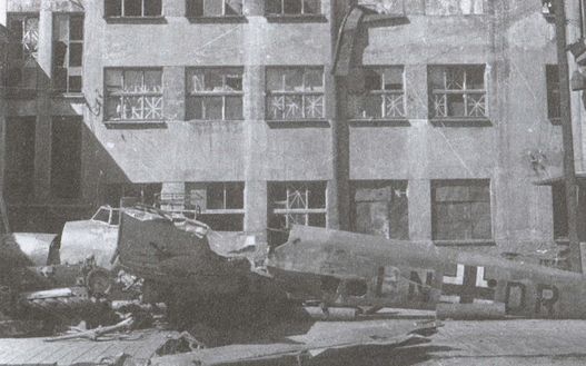 Иллюстрация к книге — Асы над тундрой. Воздушная война в Заполярье. 1941-1944 годы [i_022.jpg]