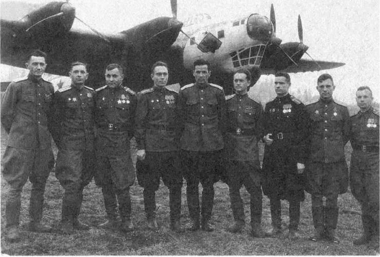 Иллюстрация к книге — Большое небо дальней авиации. Советские дальние бомбардировщики в Великой Отечественной войне. 1941-1945 [i_019.jpg]