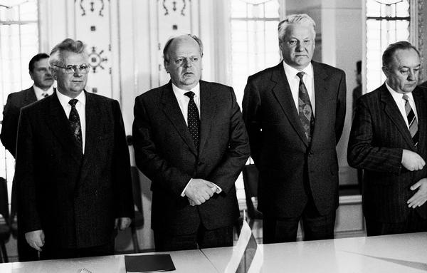 Иллюстрация к книге — История России. От Горбачева до Путина и Медведева [i_024.jpg]