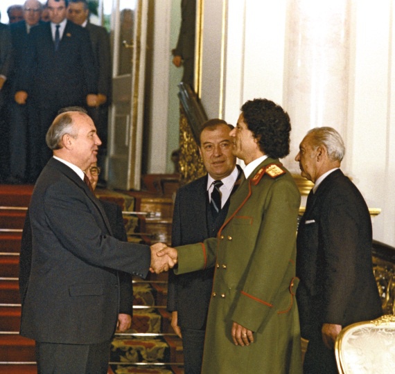 Иллюстрация к книге — Каддафи. "Бешеный пес" или Народный благодетель? [i_003.jpg]