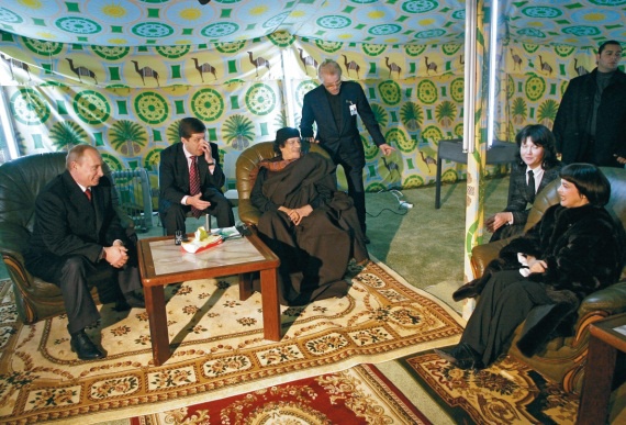 Иллюстрация к книге — Каддафи. "Бешеный пес" или Народный благодетель? [i_011.jpg]