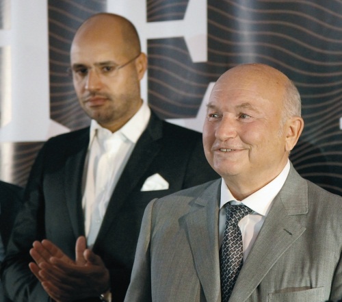 Иллюстрация к книге — Каддафи. &quot;Бешеный пес&quot; или Народный благодетель? [i_013.jpg]