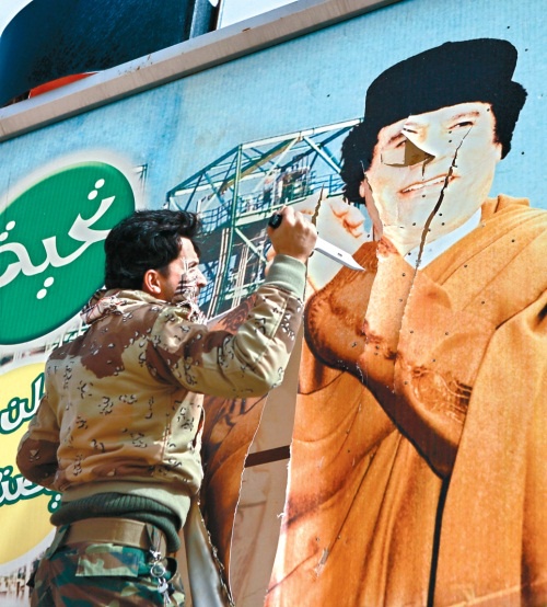 Иллюстрация к книге — Каддафи. &quot;Бешеный пес&quot; или Народный благодетель? [i_014.jpg]