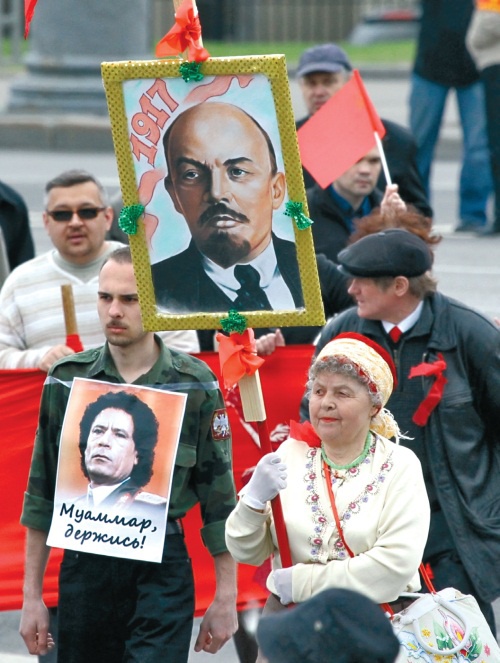 Иллюстрация к книге — Каддафи. &quot;Бешеный пес&quot; или Народный благодетель? [i_015.jpg]