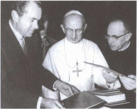 Иллюстрация к книге — Во имя Господа. Кто убил Папу Римского? [i_015.jpg]