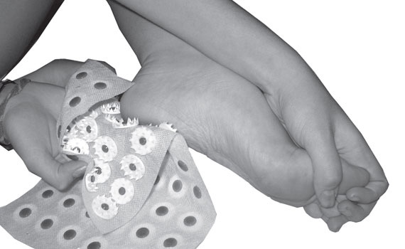 Иллюстрация к книге — Ипликатор Кузнецова. Избавление от боли в спине и шее [i_024.jpg]