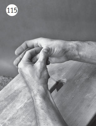 Иллюстрация к книге — Болят руки - что делать [i_125.jpg]