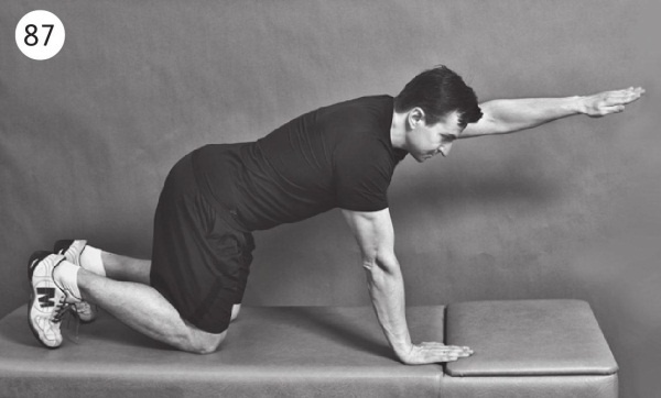 Иллюстрация к книге — Позвоночник без боли. Курс изометрической гимнастики [i_096.jpg]