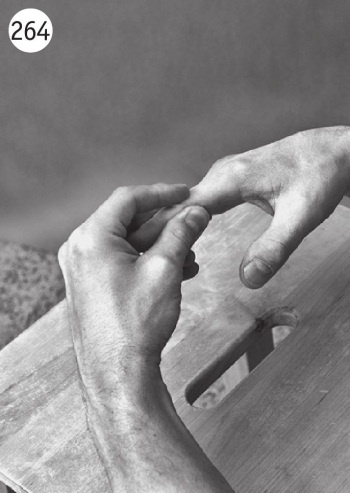 Иллюстрация к книге — Суставы без боли. Курс изометрической гимнастики [i_282.jpg]