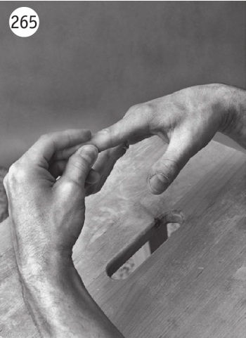 Иллюстрация к книге — Суставы без боли. Курс изометрической гимнастики [i_283.jpg]