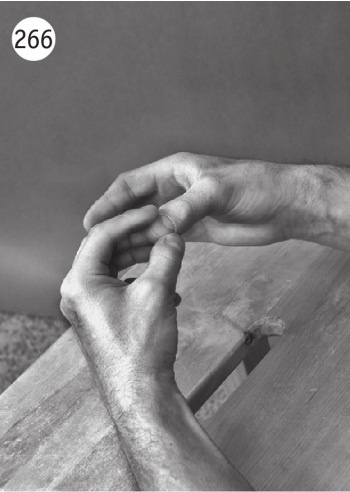 Иллюстрация к книге — Суставы без боли. Курс изометрической гимнастики [i_284.jpg]