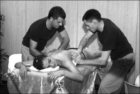 Иллюстрация к книге — Массаж от классики до экзотики. Полная энциклопедия систем, видов, техник, методик [i_100.jpg]