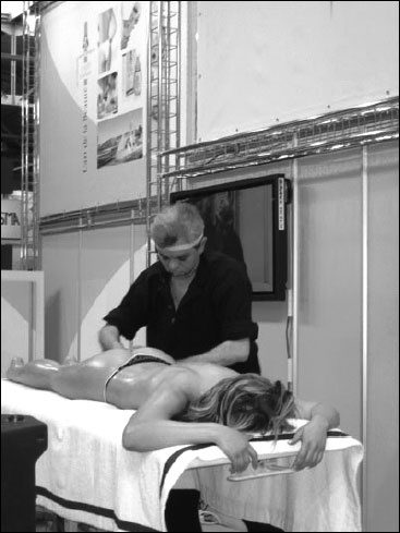 Иллюстрация к книге — Массаж от классики до экзотики. Полная энциклопедия систем, видов, техник, методик [i_103.jpg]