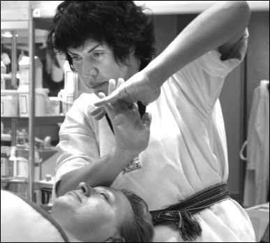 Иллюстрация к книге — Массаж от классики до экзотики. Полная энциклопедия систем, видов, техник, методик [i_104.jpg]