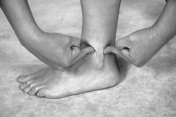 Иллюстрация к книге — Экстренная помощь при травмах, болевых шоках и воспалениях. Опыт работы в чрезвычайных ситуациях [_119_1f.jpg]