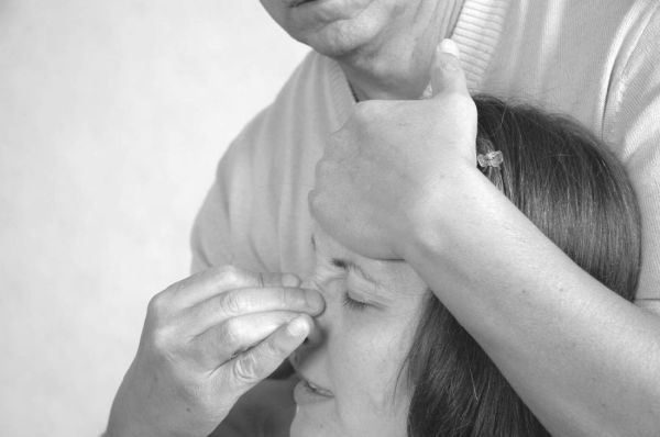 Иллюстрация к книге — Экстренная помощь при травмах, болевых шоках и воспалениях. Опыт работы в чрезвычайных ситуациях [_138f.jpg]