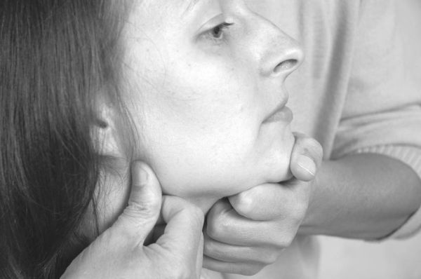 Иллюстрация к книге — Экстренная помощь при травмах, болевых шоках и воспалениях. Опыт работы в чрезвычайных ситуациях [_139f.jpg]