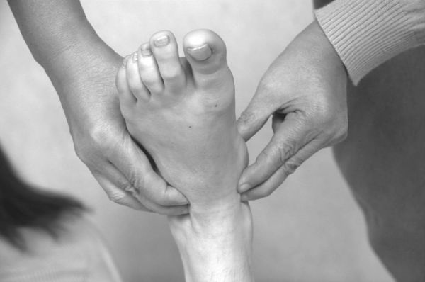 Иллюстрация к книге — Экстренная помощь при травмах, болевых шоках и воспалениях. Опыт работы в чрезвычайных ситуациях [_164_1f.jpg]