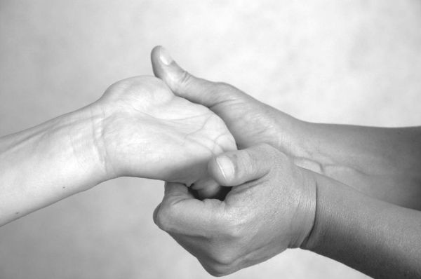 Иллюстрация к книге — Экстренная помощь при травмах, болевых шоках и воспалениях. Опыт работы в чрезвычайных ситуациях [_172f.jpg]