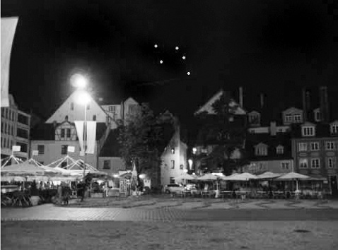 Иллюстрация к книге — Пришельцы государственной важности. Военная тайна [pic_23.jpg]