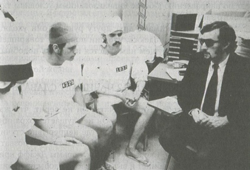 Иллюстрация к книге — Эффект Люцифера. Почему хорошие люди превращаются в злодеев [i_005.jpg]